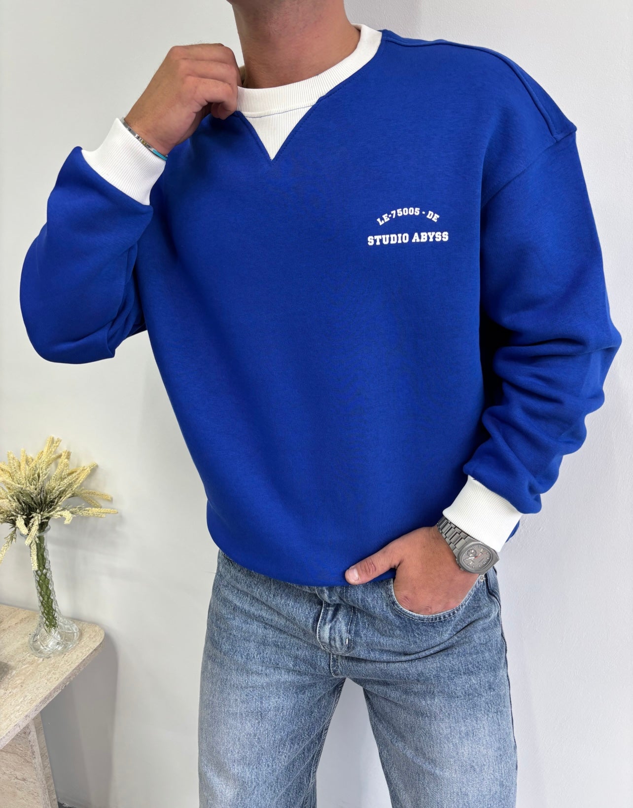 V Yaka Baskı Detaylı Sweatshirt