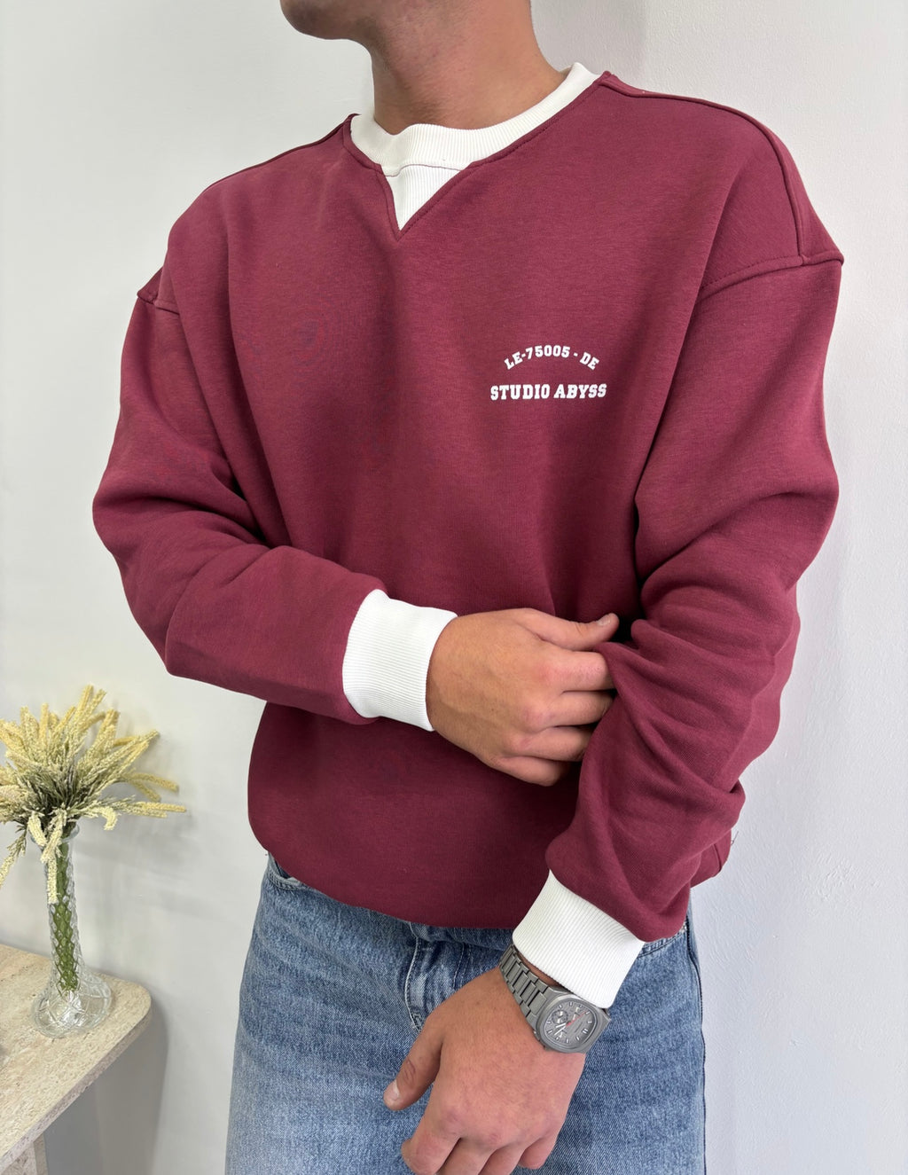 V Yaka Baskı Detaylı Sweatshirt