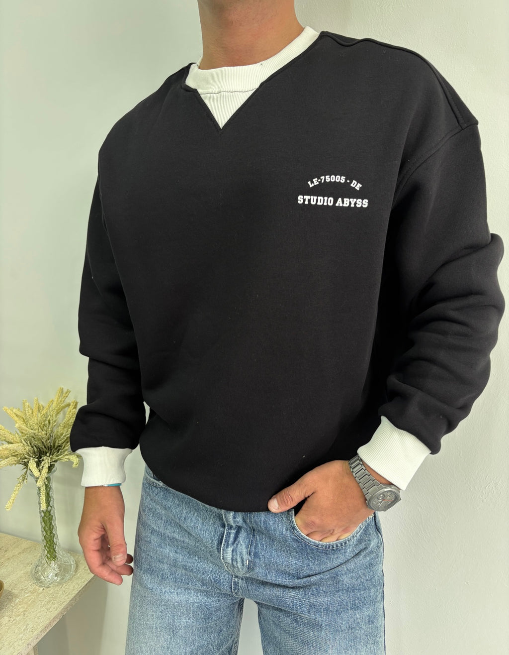 V Yaka Baskı Detaylı Sweatshirt
